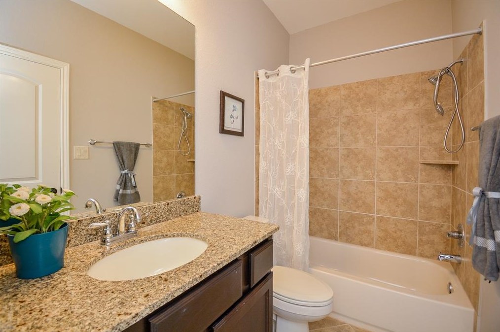 4607 Hickory Branch Ln, Sugar Land TX 77479 exterior