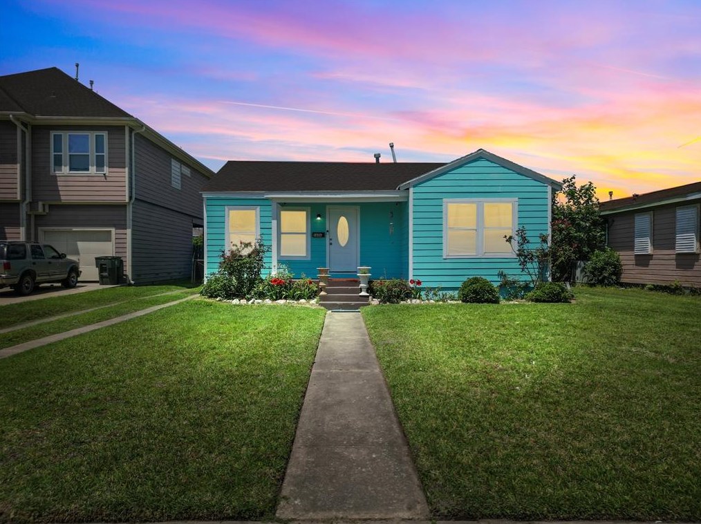 5606 Stewart Ave, Galveston, TX 77551