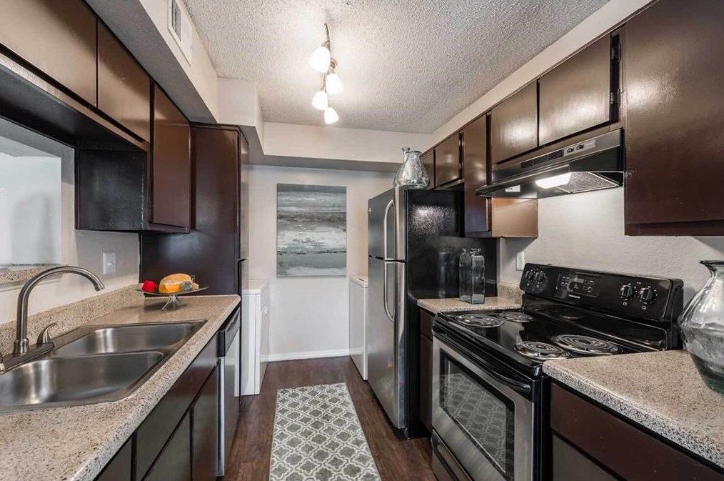9401 Coventry Square Dr #726, Houston, TX 77099