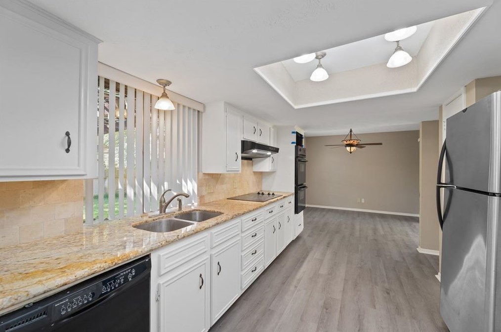 15806 Mill Point Dr, Houston, TX 77059