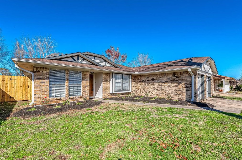 427 Woodrail Dr, Houston, TX 77598