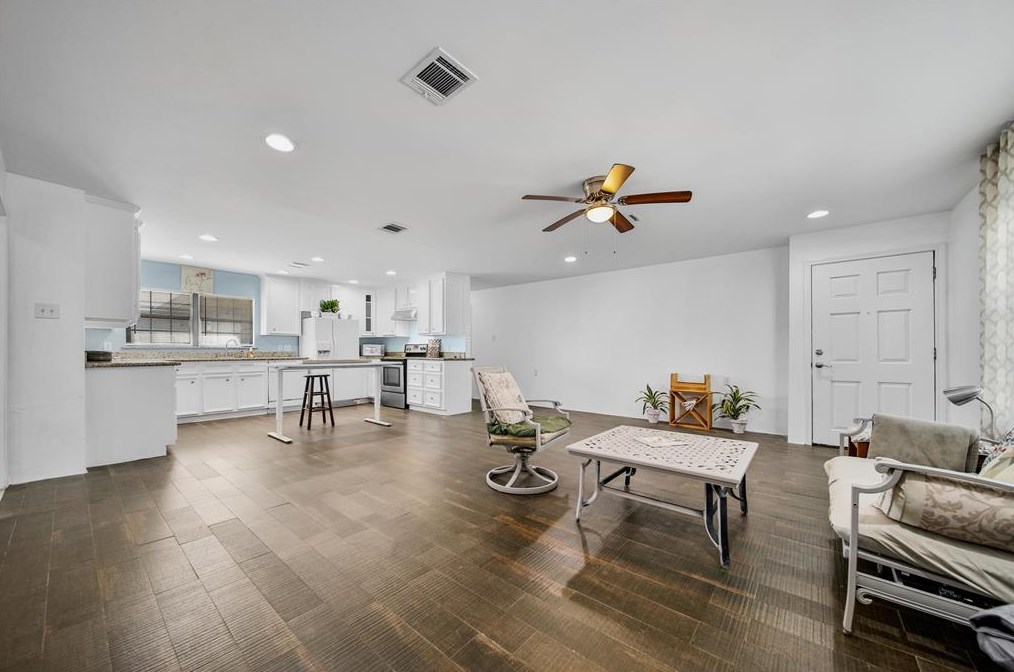 1230 Laskey St, Houston, TX 77034