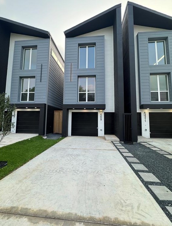 2209 Staples St, Houston, TX 77026-7028