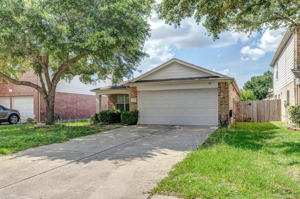 16522 Grenada Falls Dr, Houston, TX 77095