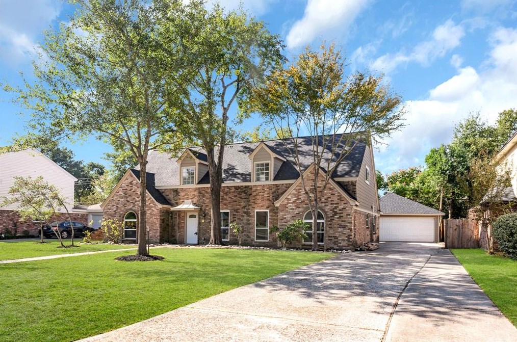17211 Rolling Creek Dr, Houston, TX 77090