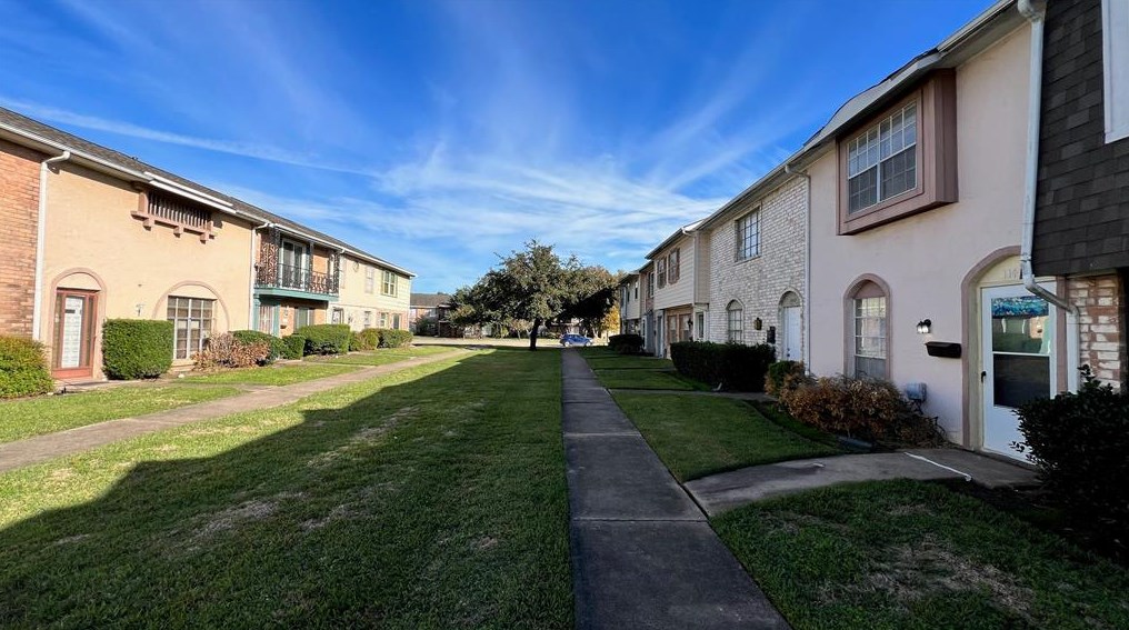 11439 Beechnut St, Houston, TX 77072