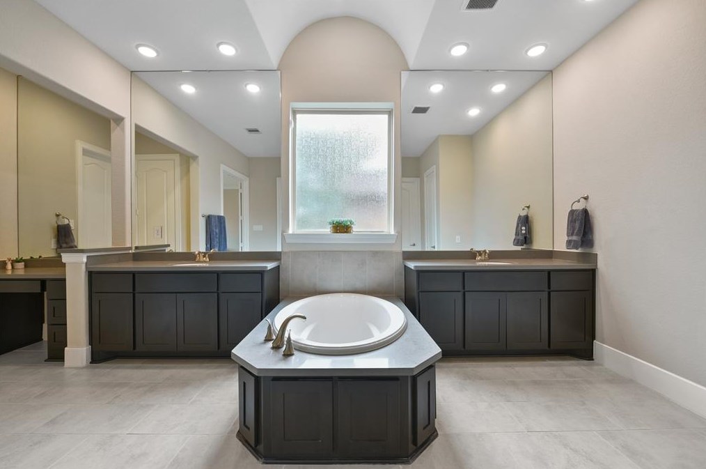 4955 Valkeith Dr, Houston TX  77096-4234 exterior