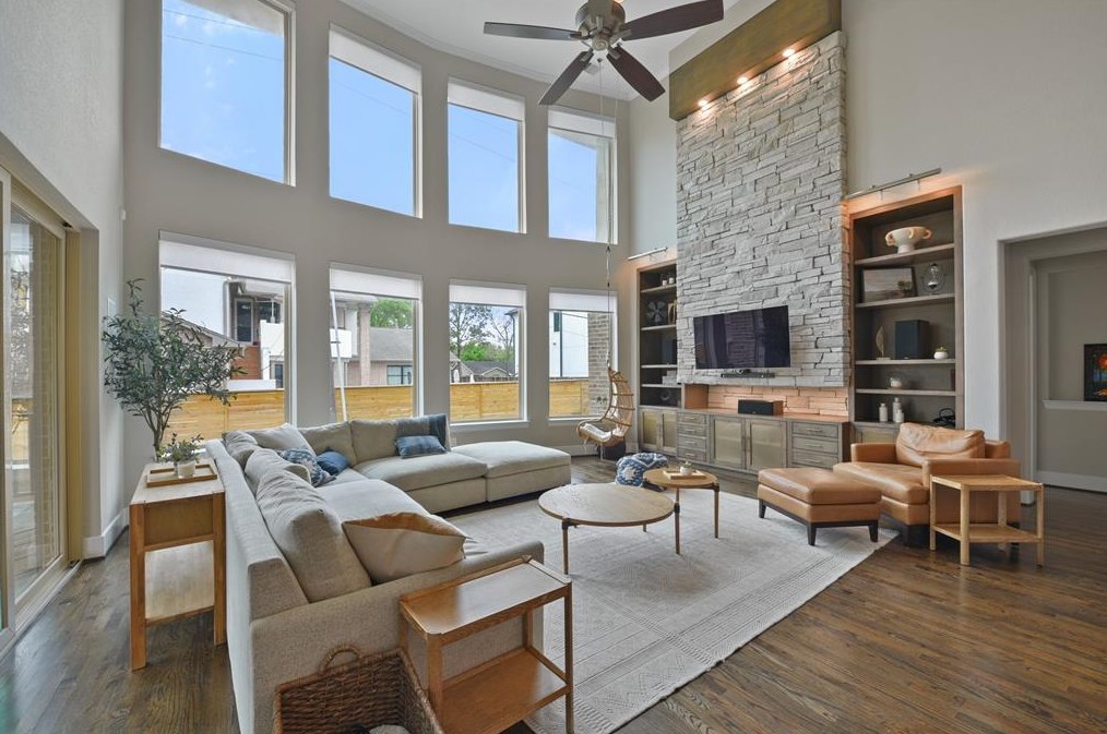 4955 Valkeith Dr, Houston TX  77096-4234 exterior