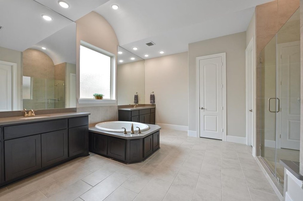 4955 Valkeith Dr, Houston TX  77096-4234 exterior