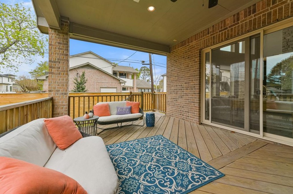 4955 Valkeith Dr, Houston TX  77096-4234 exterior