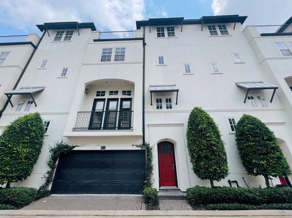 8922 Lakeshore Bend Dr, Houston, TX 77080-6044