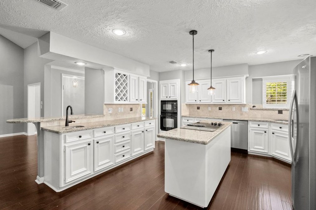 7334 Hearthstone Grn Dr, Houston TX  77095-3594 exterior