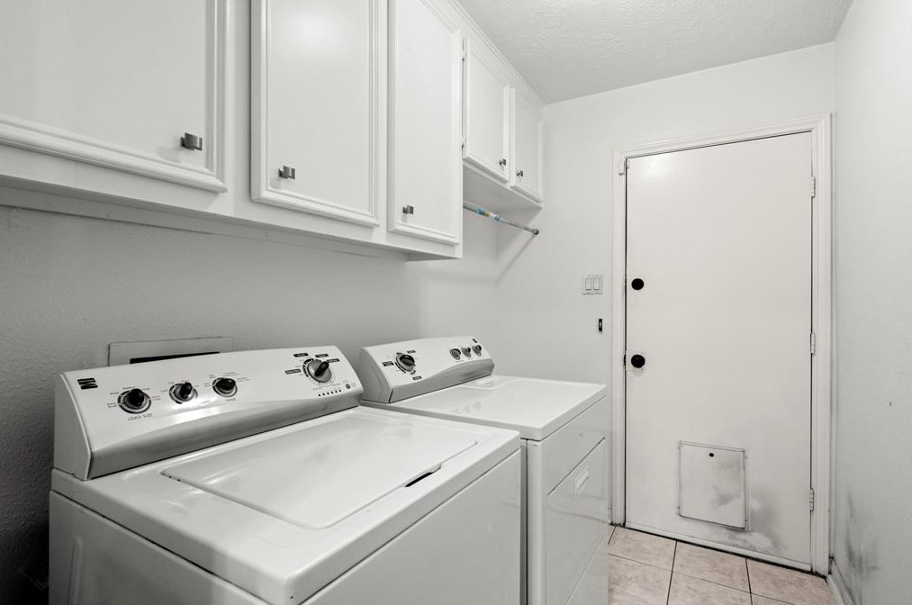 7334 Hearthstone Grn Dr, Houston TX  77095-3594 exterior