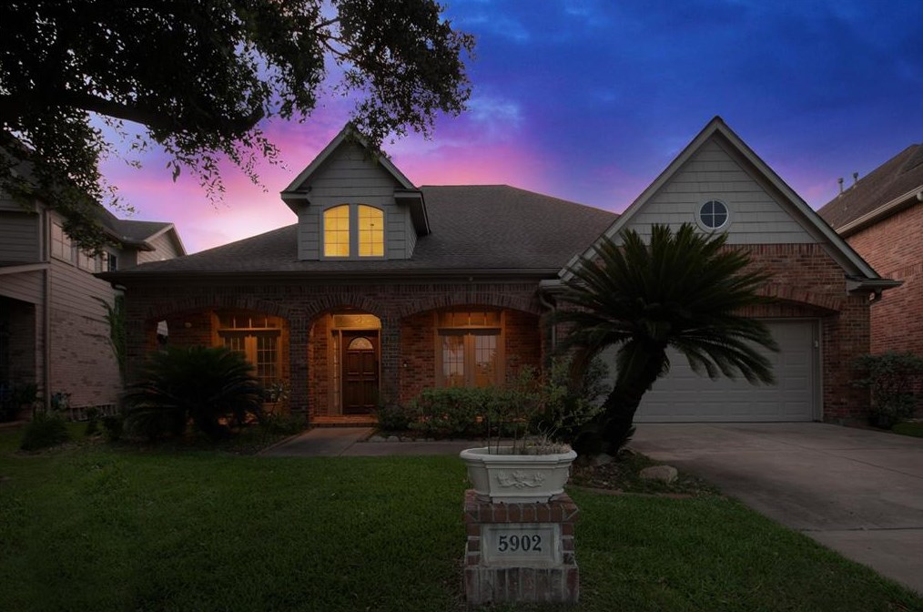 5902 Garden Hills Dr, Sugar Land, TX 77479