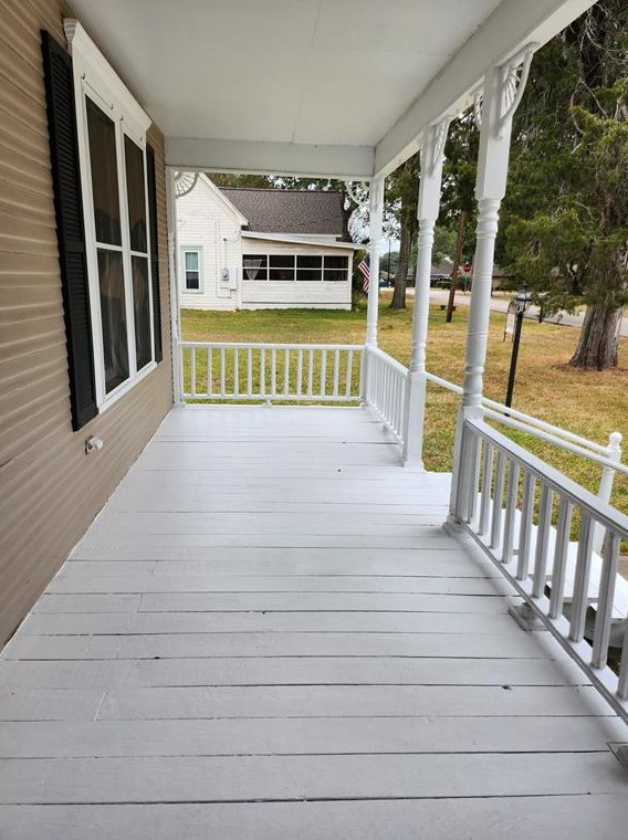 2318 Dewey St, Waller, TX 77484