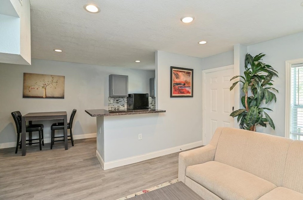 1801 Eastwood St, Houston, TX 77023