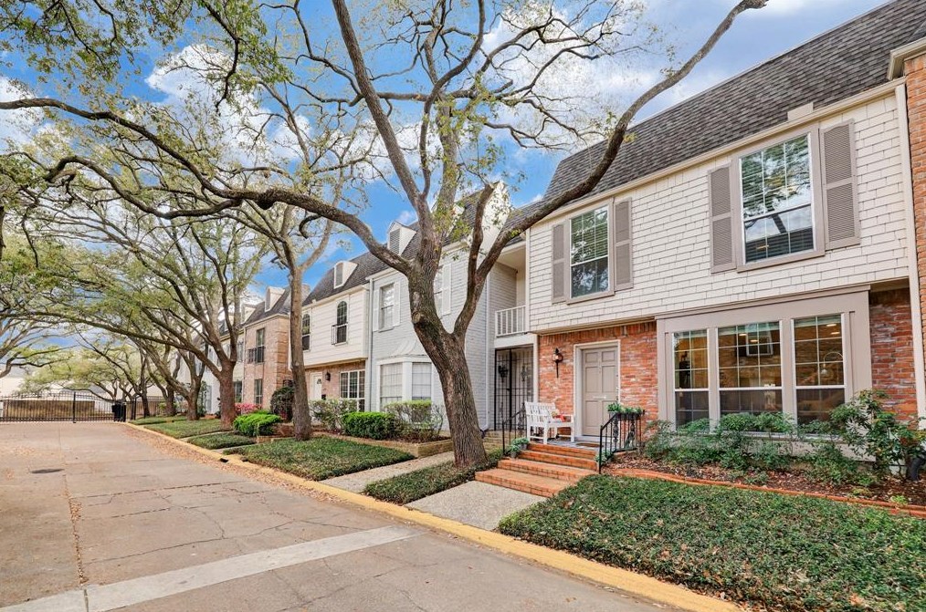 483 Post Oak Ln, Houston, TX 77056-1509