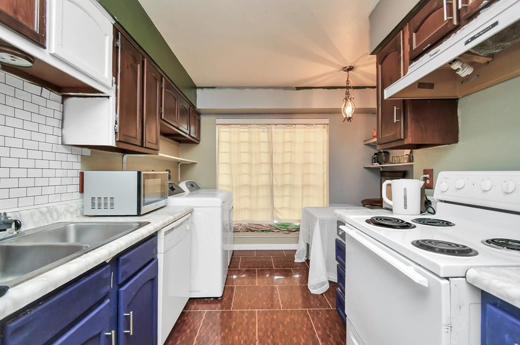 5764 Maple Hl, Houston TX 77088-6727 exterior