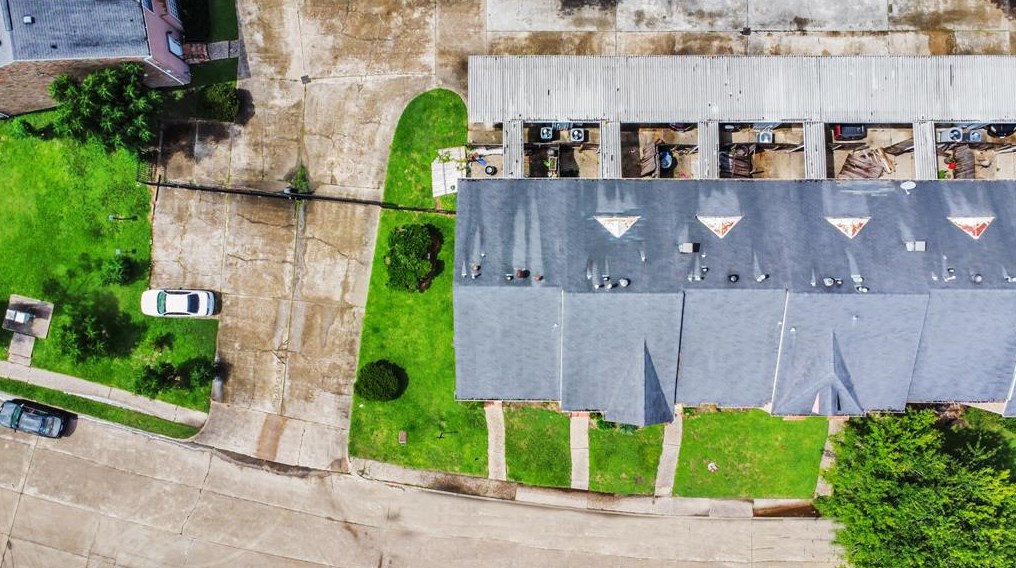 5764 Maple Hl, Houston TX 77088-6727 exterior