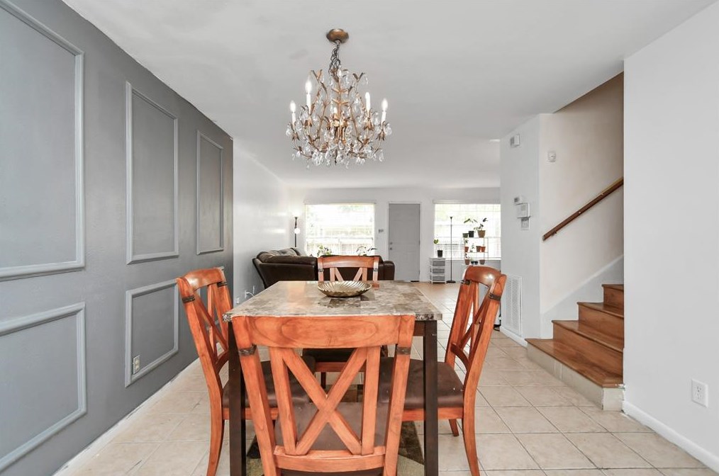 5764 Maple Hl, Houston TX 77088-6727 exterior