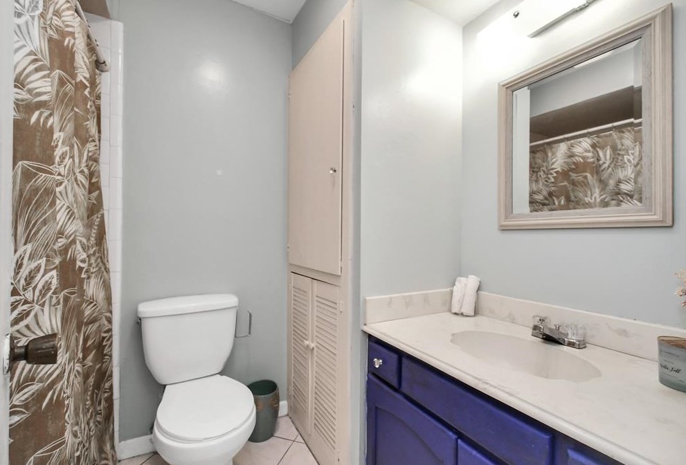 5764 Maple Hl, Houston TX 77088-6727 exterior