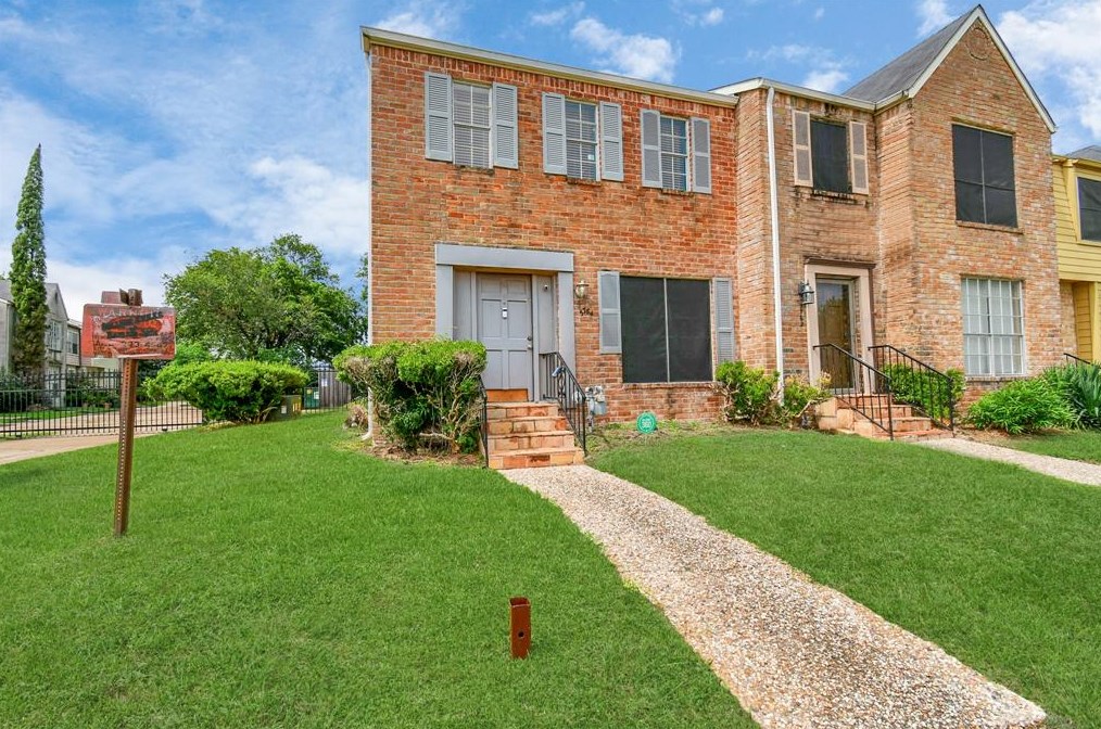 5764 Maple Hl, Houston TX 77088-6727 exterior