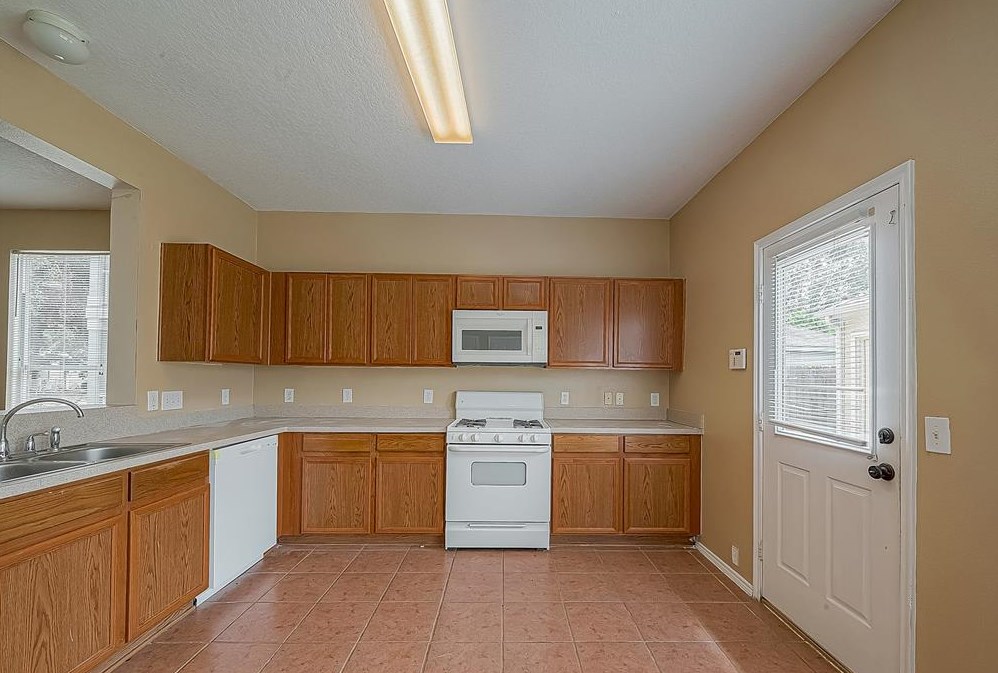 6231 Gillian Park Dr, Katy TX  77449-8530 exterior