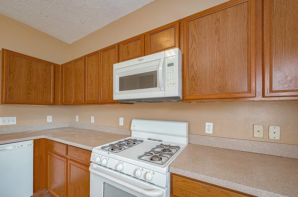 6231 Gillian Park Dr, Katy TX  77449-8530 exterior