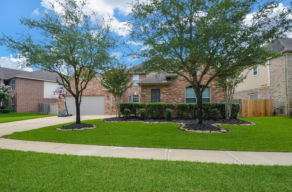 9802 Saxon Glen Ln, Katy, TX 77494-2585