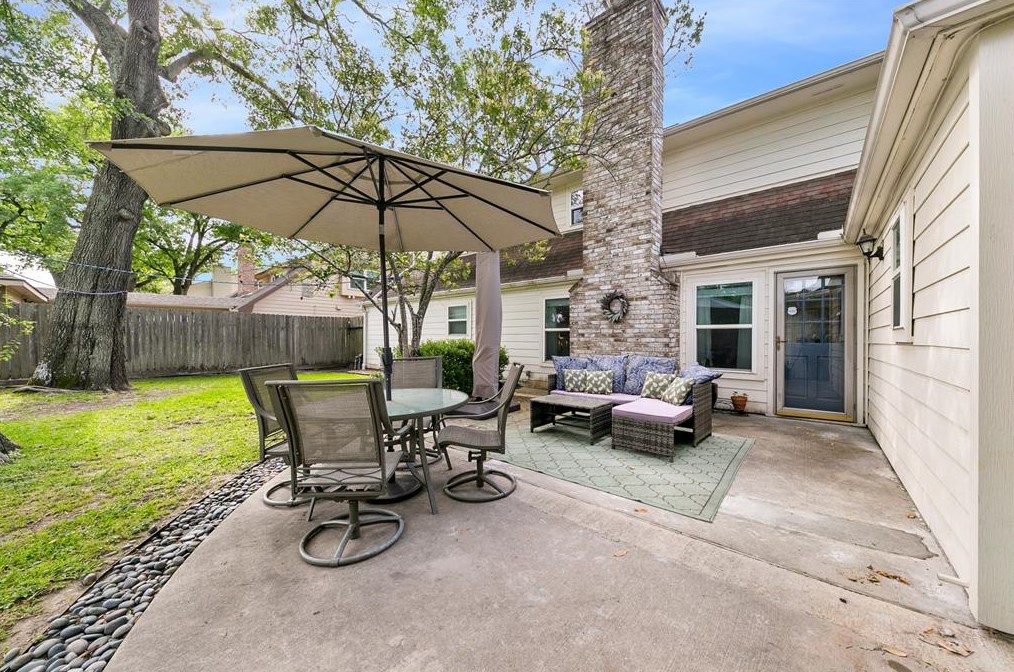 14714 Broadgreen Dr, Houston TX  77079-6427 exterior