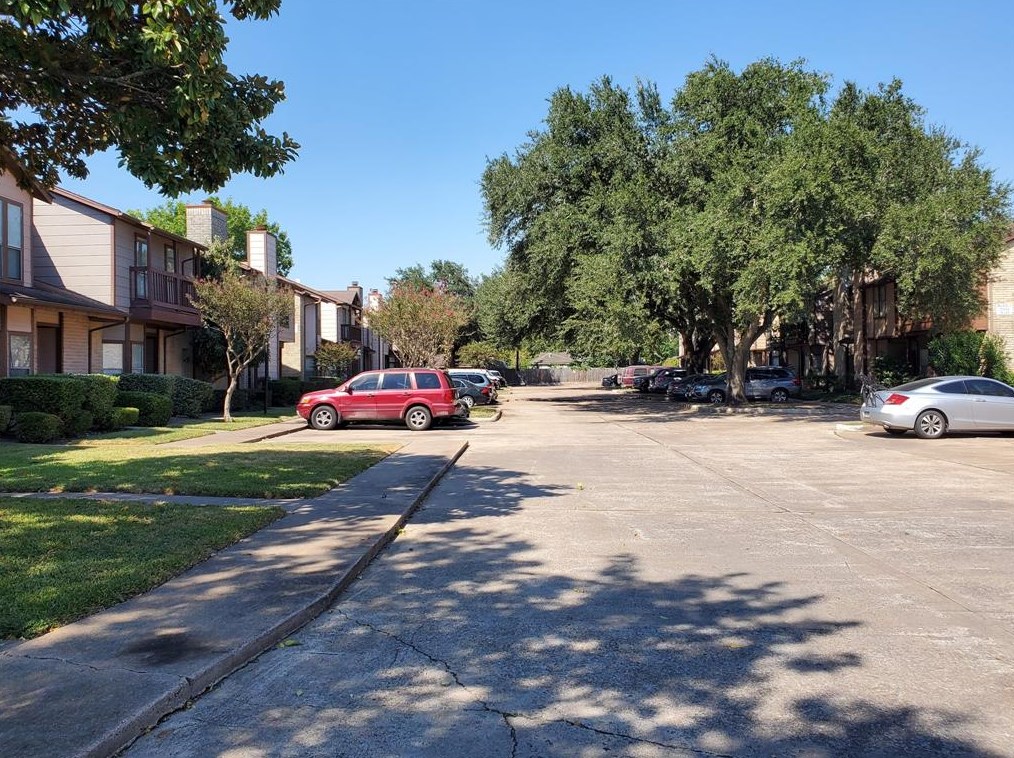 12400 Brookglade Cir, Houston, TX 77099-1399