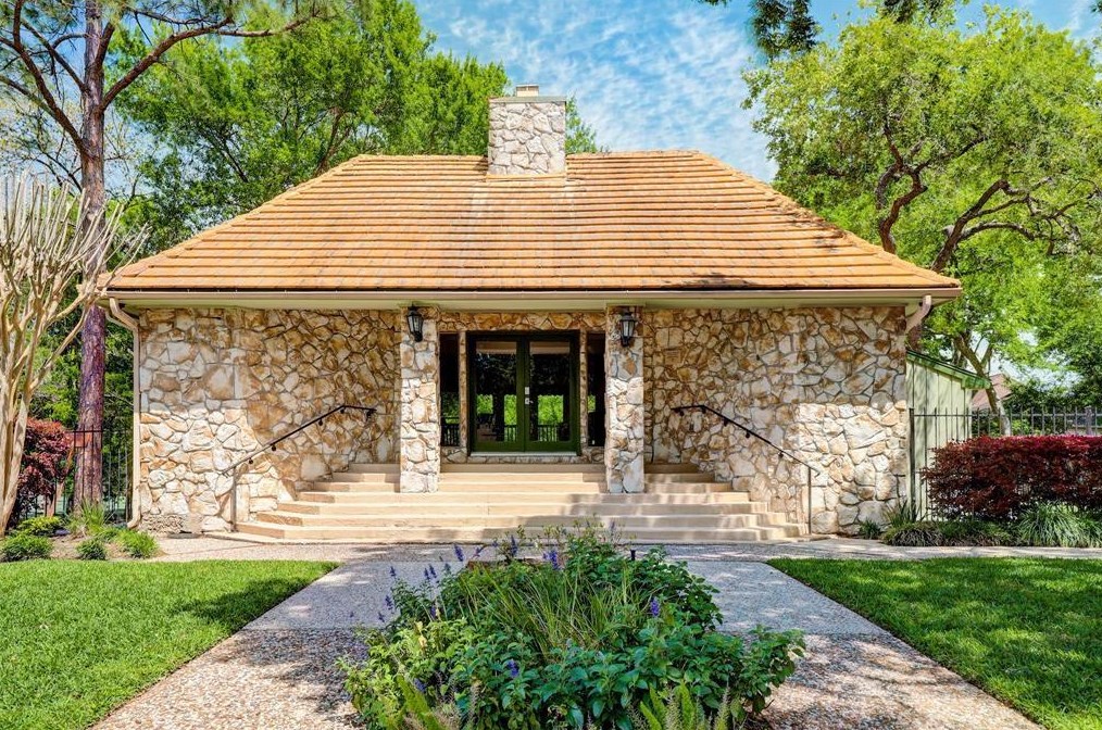 12118 Carriage Hill Dr, Houston, TX 77077-2509