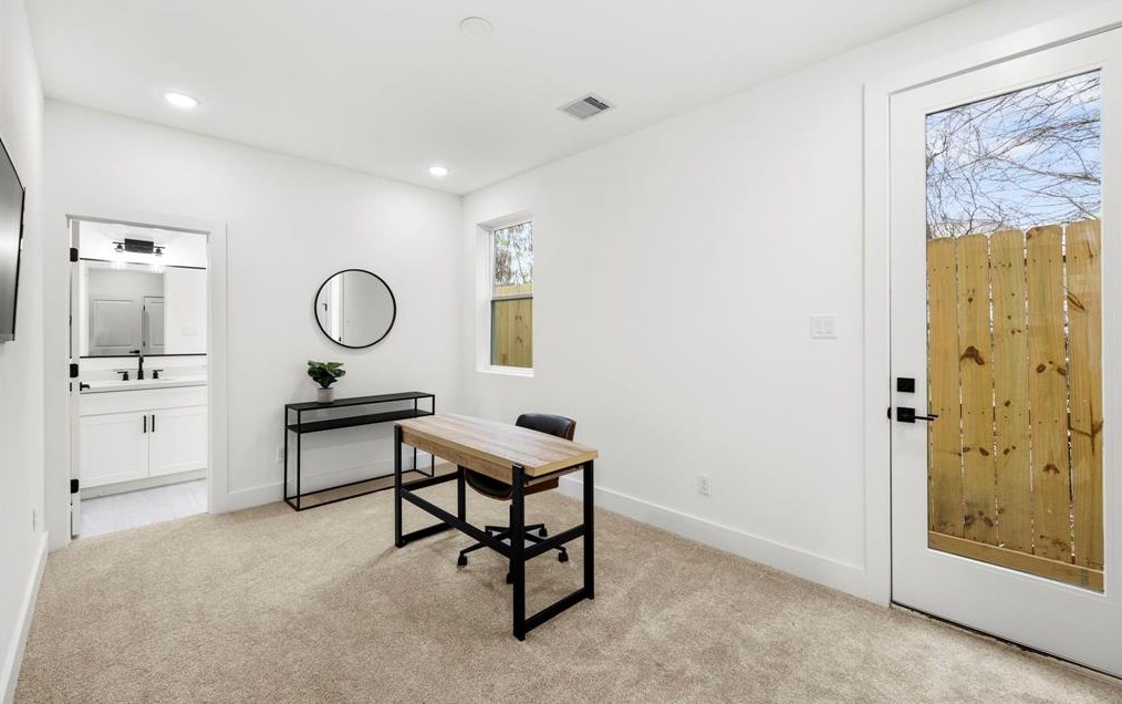 3002 Holman St, Houston, TX 77004-3273