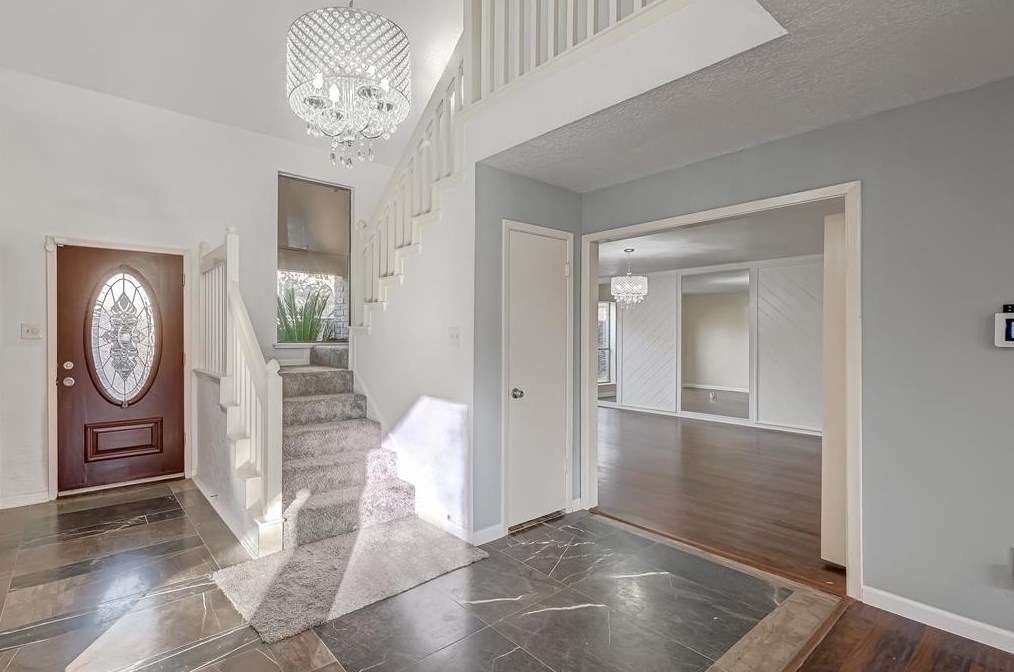 2107 Shadowbriar Dr, Houston TX  77077-6012 exterior