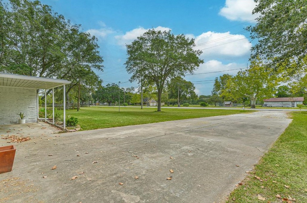 15502 Maple St, Santa Fe, TX 77517-2832