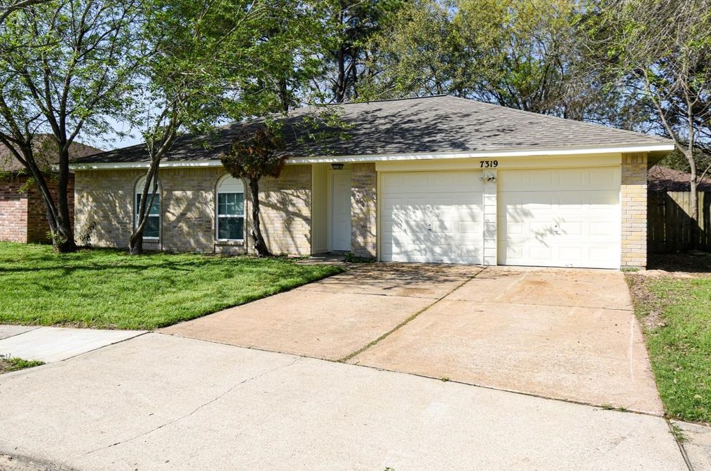 7319 Thistleglen Cir, Houston, TX 77095