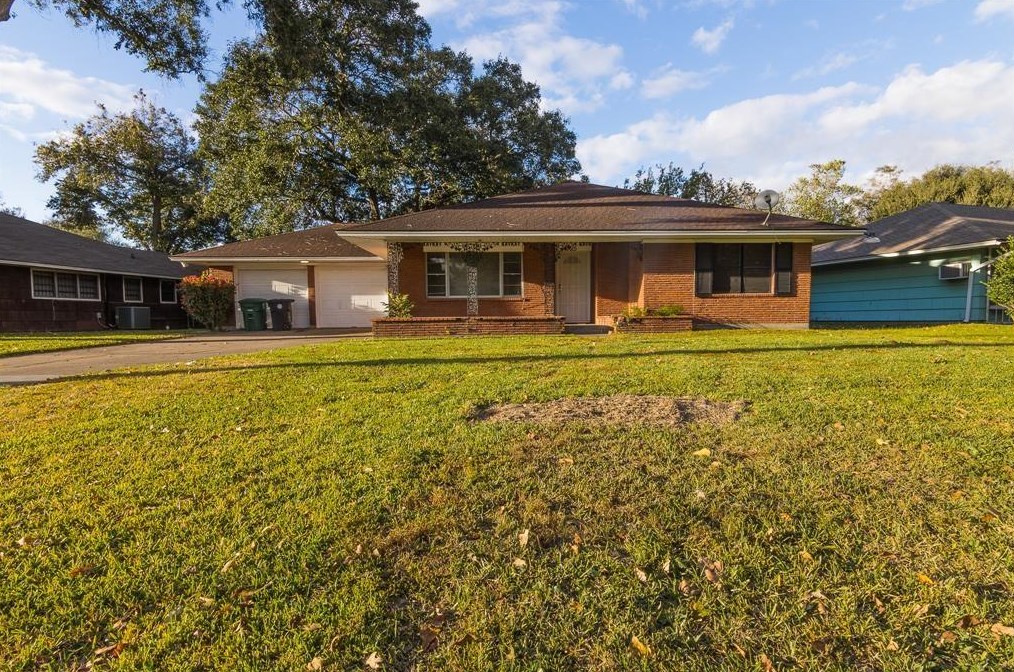 6615 Southbrook Dr, Houston, TX 77087-6851