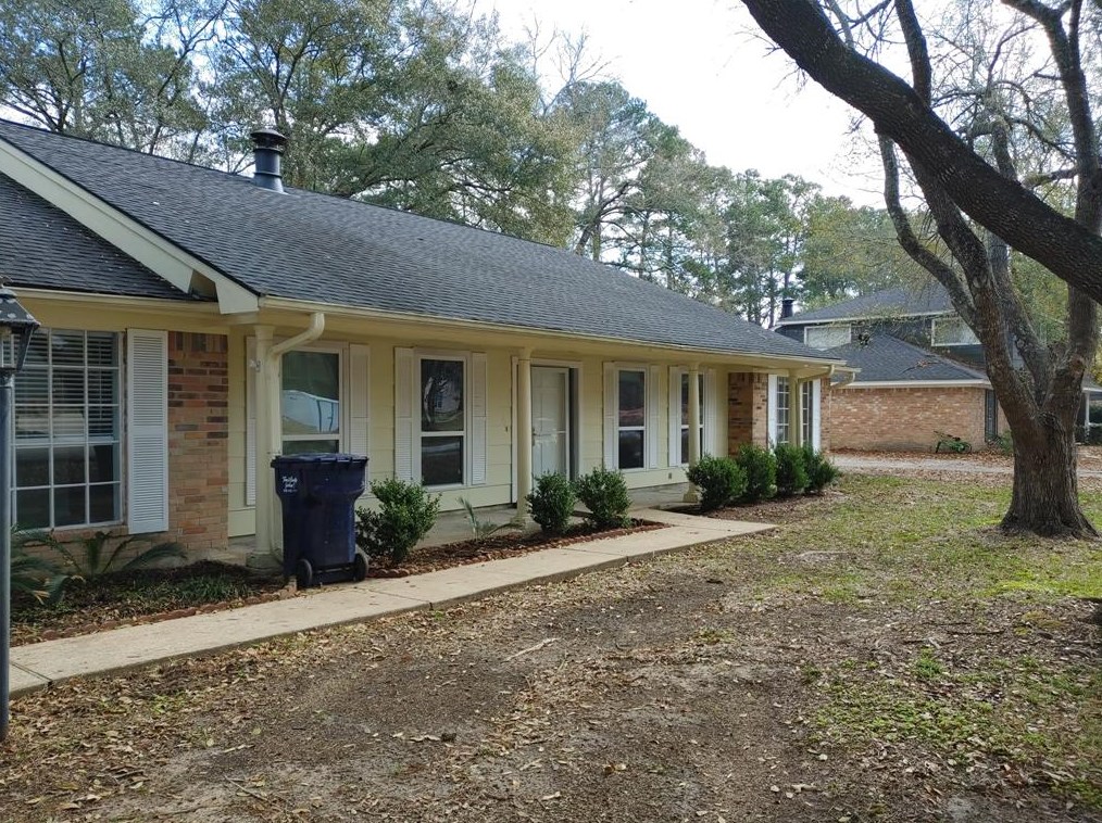 633 Mosswood Dr, Conroe, TX 77302