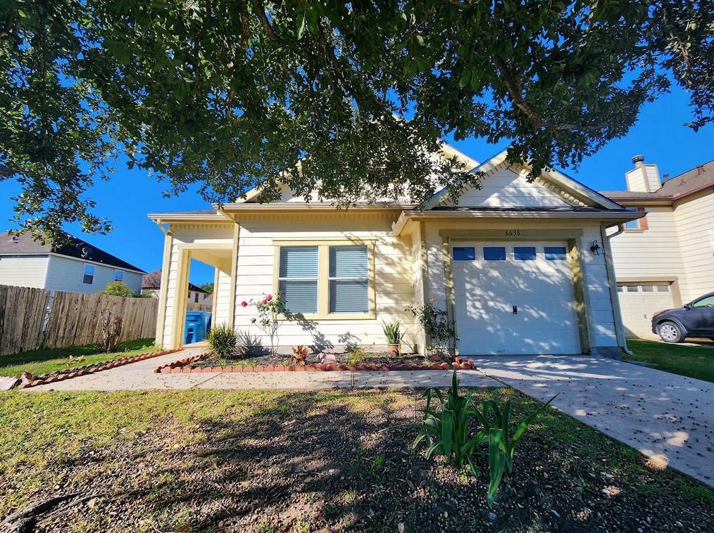 6638 Fairbrook Park Ln, Spring TX  77379-8258 exterior