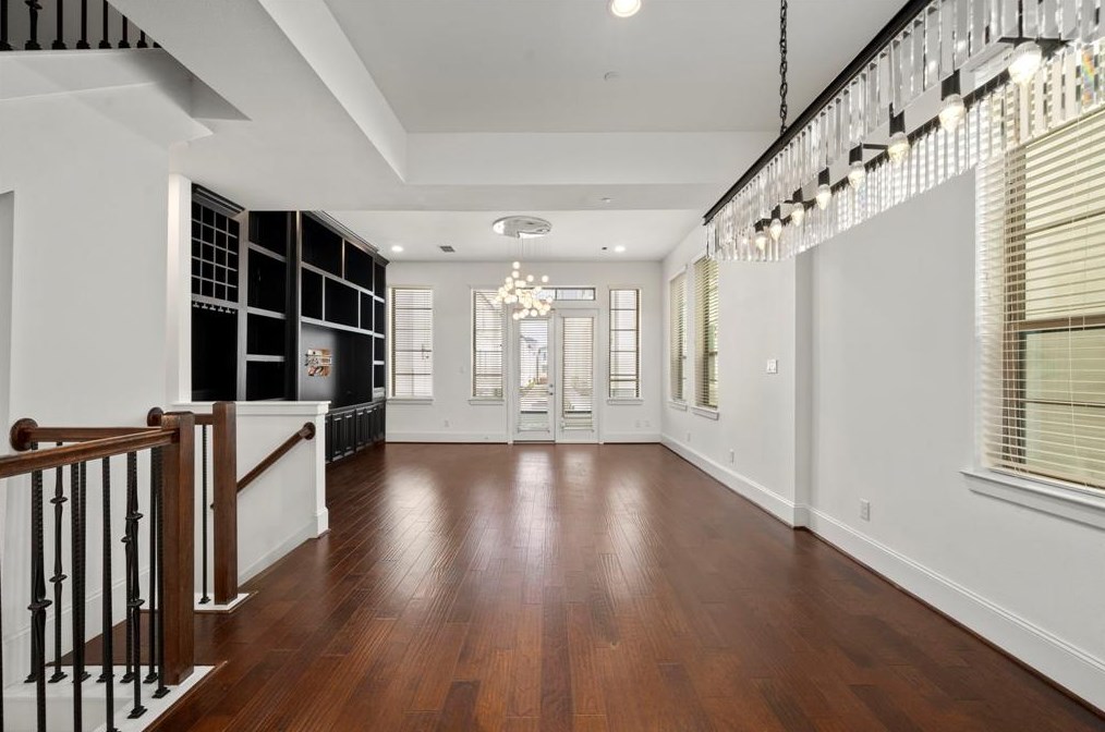 2106 Radcliffe St, Houston, TX 77007-1810