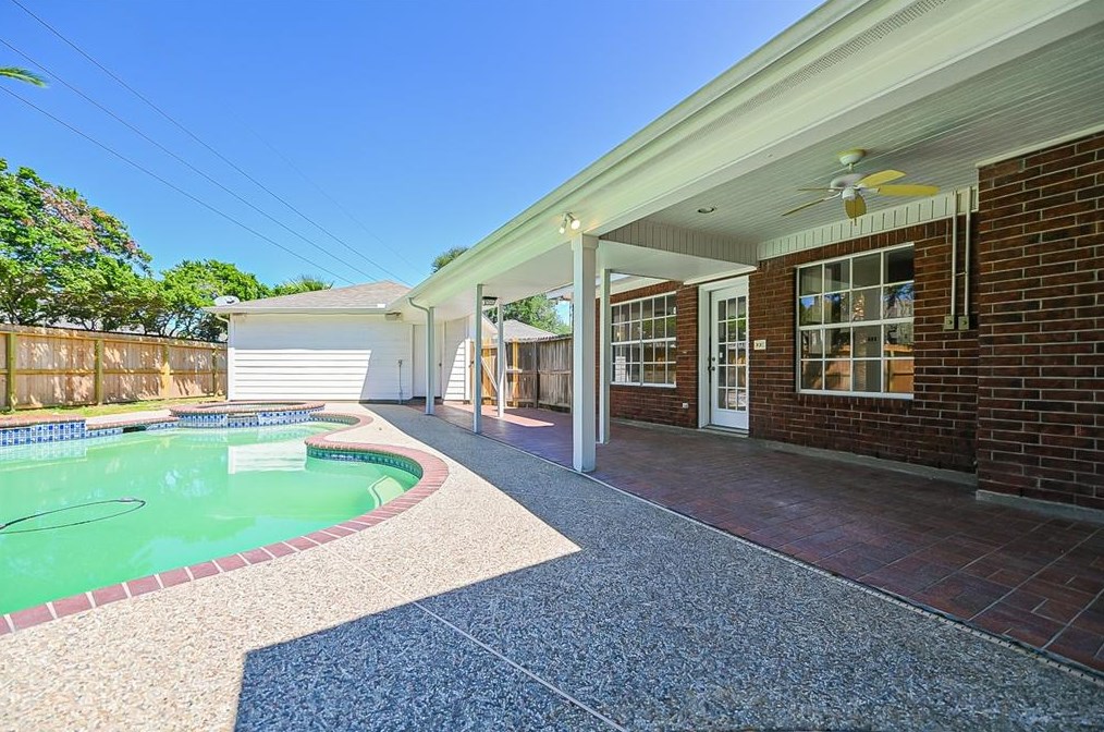 15923 Echo Lodge Dr, Houston TX  77095-4074 exterior