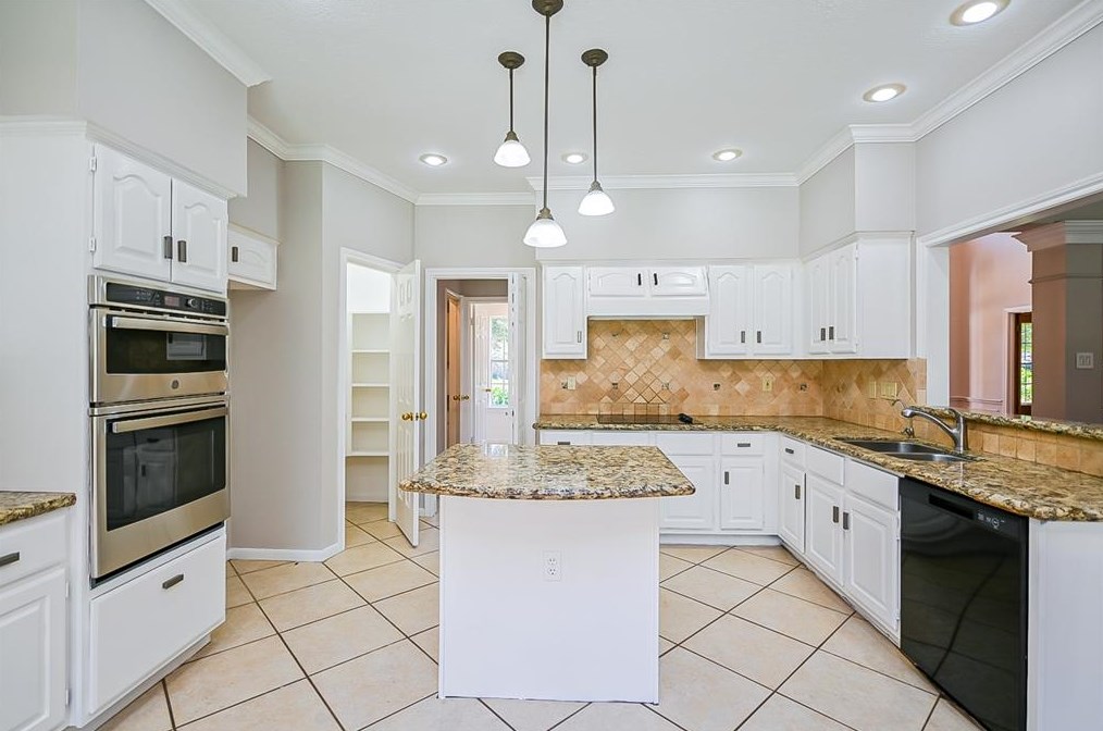 15923 Echo Lodge Dr, Houston TX  77095-4074 exterior