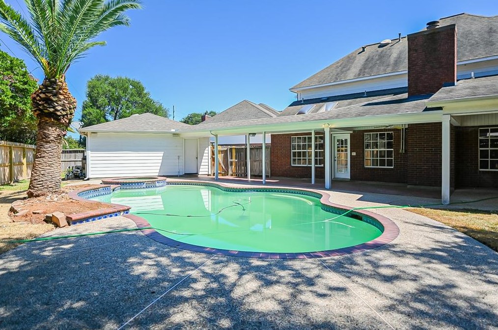 15923 Echo Lodge Dr, Houston TX  77095-4074 exterior