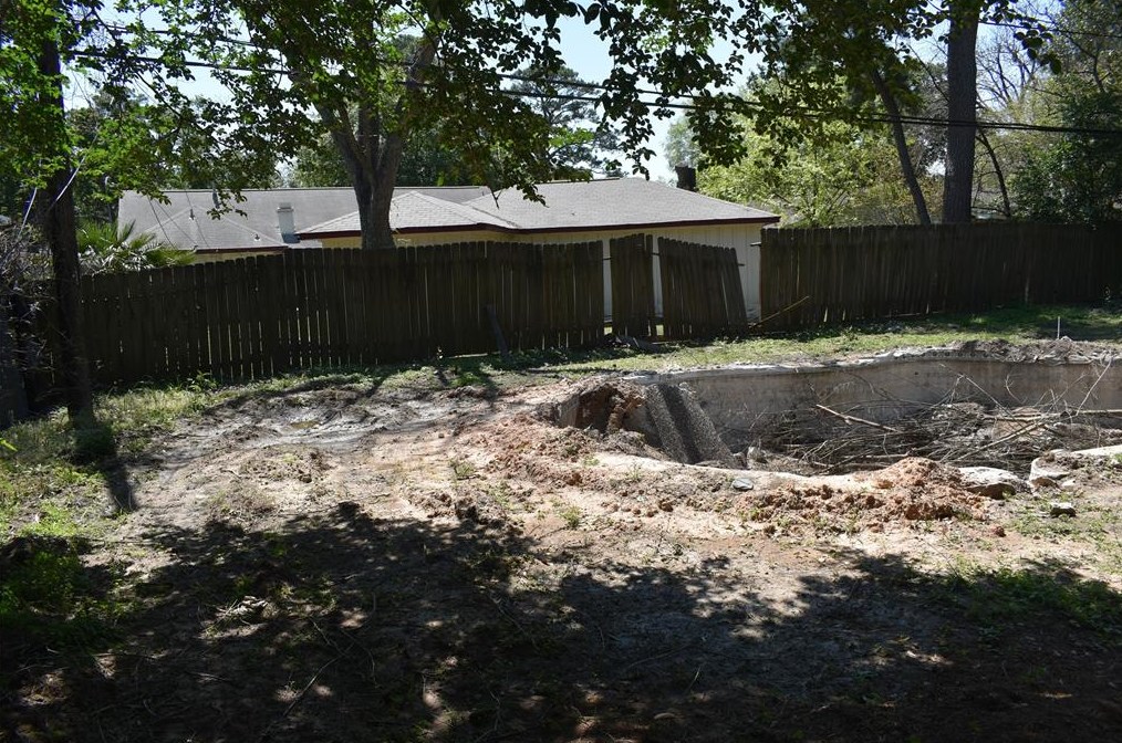 10303 Eddystone Dr, Houston TX  77043-3326 exterior
