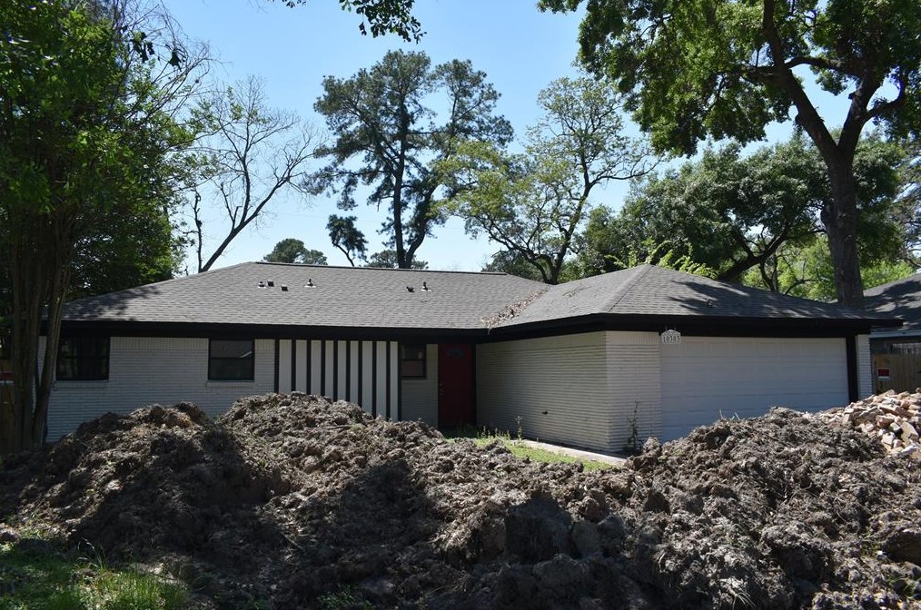 10303 Eddystone Dr, Houston TX  77043-3326 exterior
