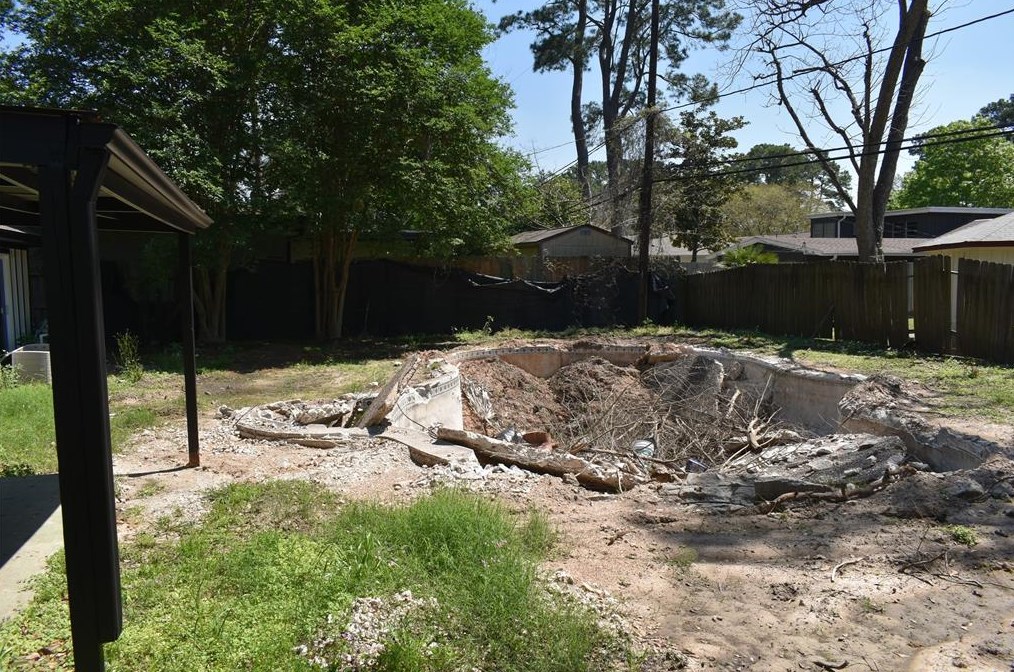 10303 Eddystone Dr, Houston TX  77043-3326 exterior