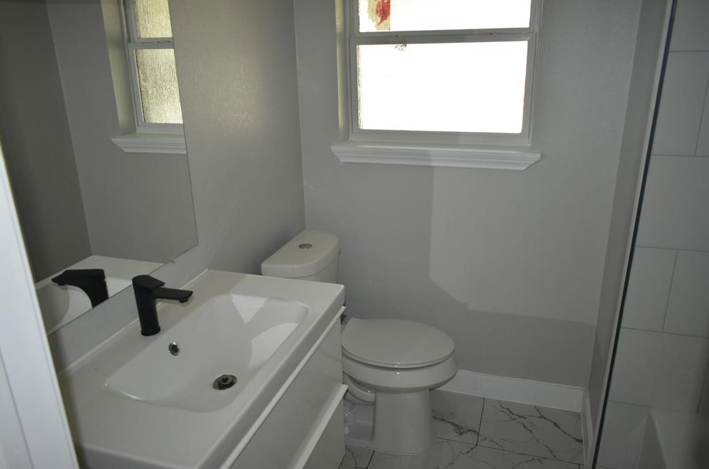 10303 Eddystone Dr, Houston TX  77043-3326 exterior