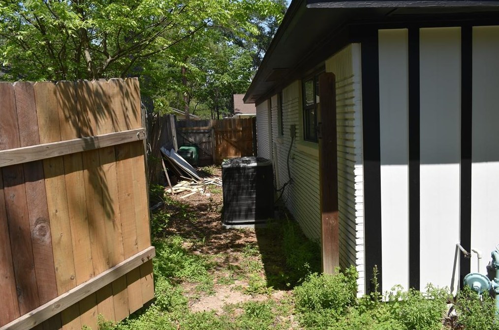 10303 Eddystone Dr, Houston TX  77043-3326 exterior
