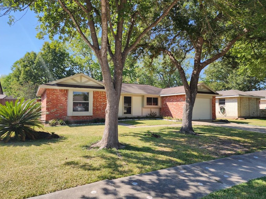 505 Dixie Dr, League City, TX 77573-3446