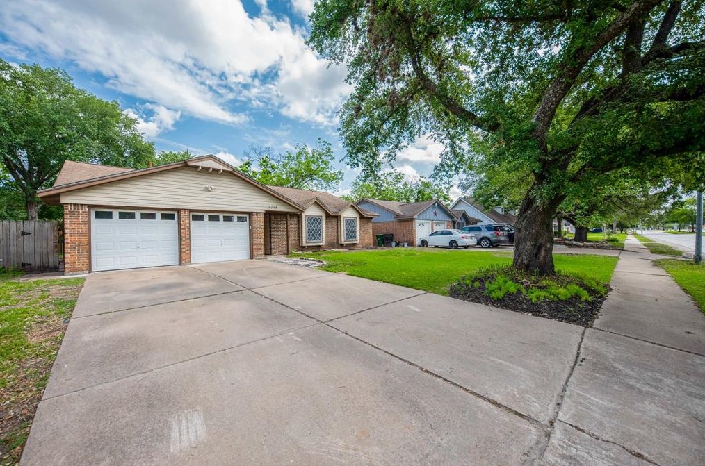 9734 Kempwood Dr, Houston, TX 77080